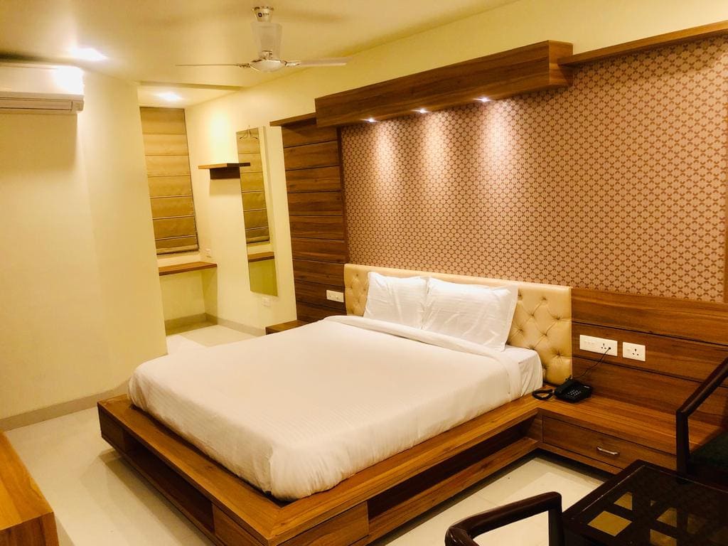 Hotel Grand Safari Luxury Room